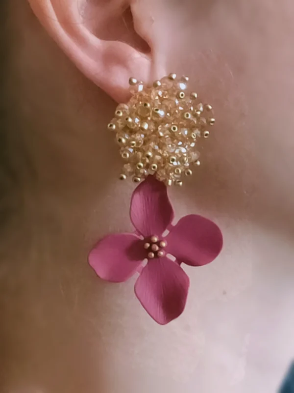 Pendientes fucsia con cuentas doradas