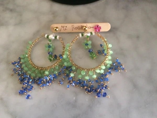 pendientes de aro con cuentas verdes