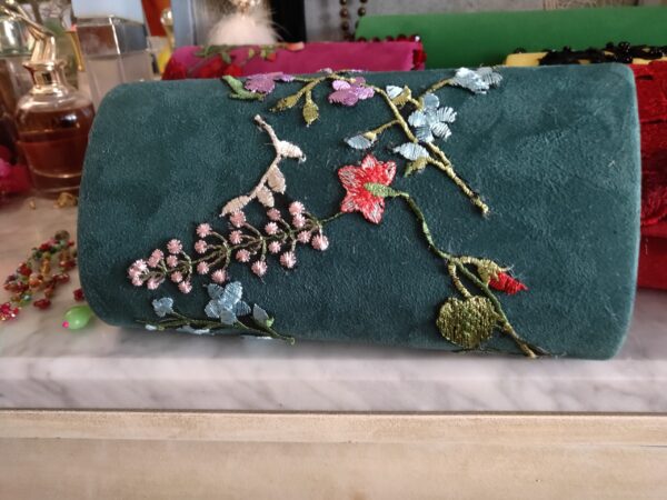 Bolso de boda verde bordado