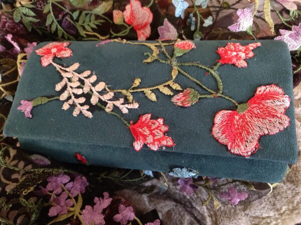 Bolso de boda verde bordado