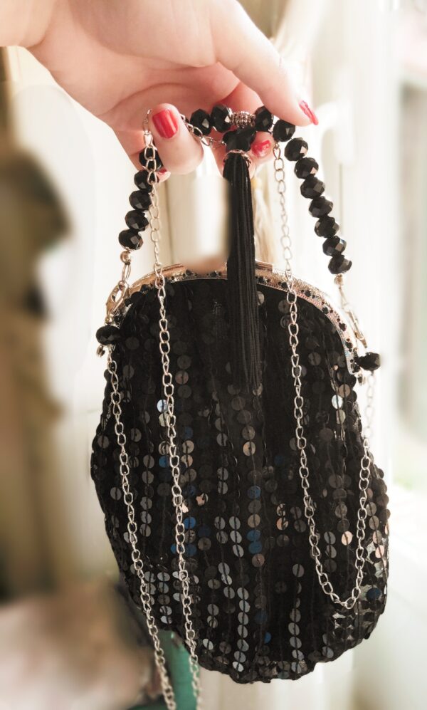 Bolso negro de gasa y lentejuelas 
