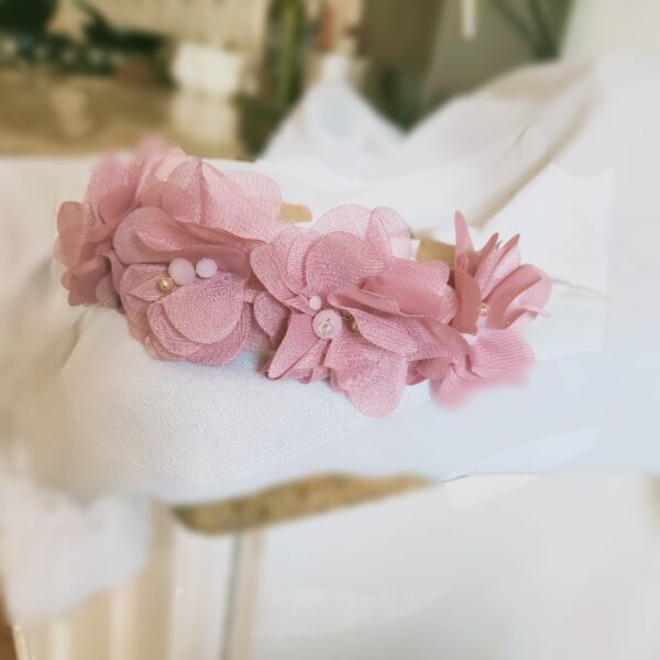 Diadema-de-flores- rosas-con-cristales