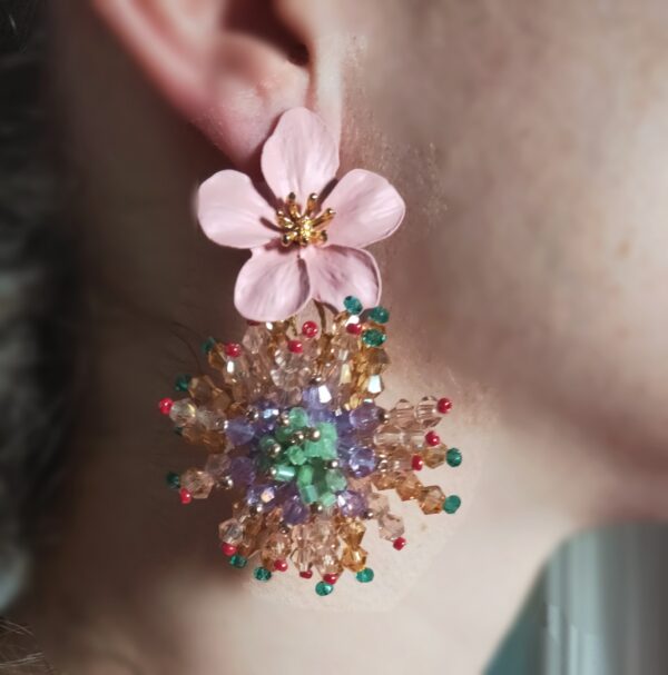 pendientes cascada con cuentas multicolor