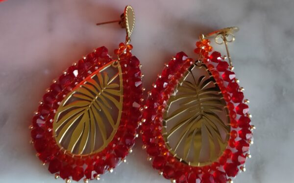 Pendientes de aro rojos