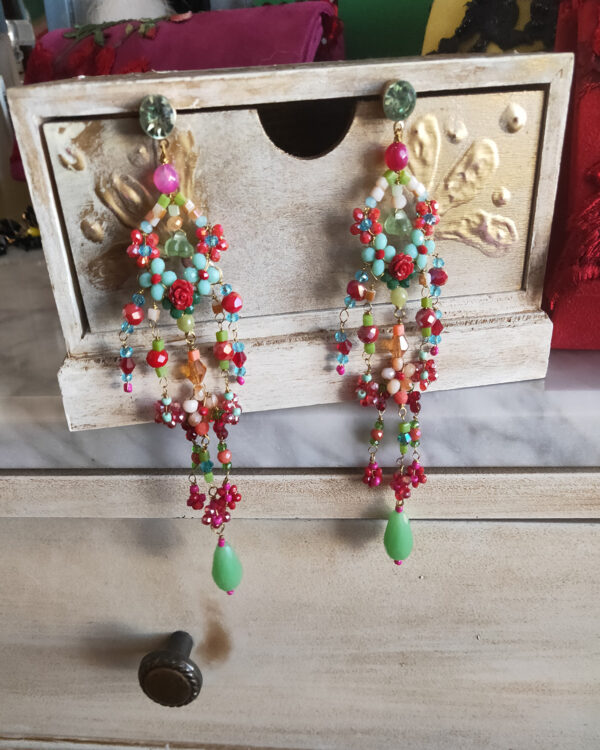 pendientes de filigrana con cuentas de colores