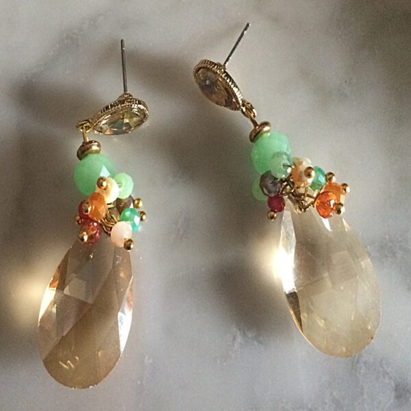pendientes-de-lagrima-de-cristal-y-cuentas