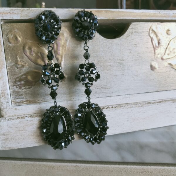 pendientes largos negros tipo victoriano