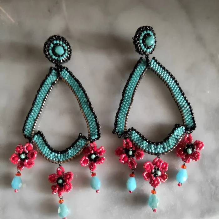 pendientes artesanales con flores
