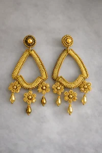 pendientes largos dorados hechos a mano