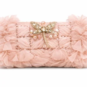 Clutch joya rosa empolvado con flores de tela y broche de libélula dorada